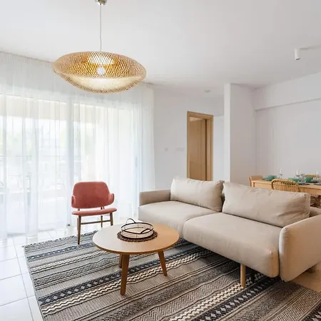 2br With Amazing View And Pool In Kiti