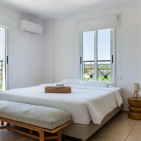 2br With Amazing View And Pool In Apartman *