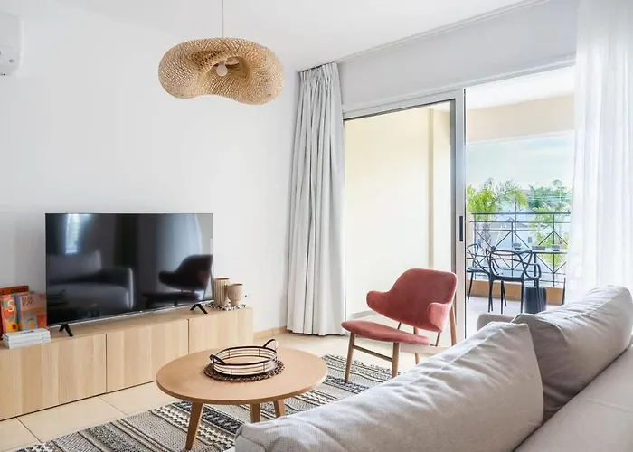 2br With Amazing View And Pool In Kiti