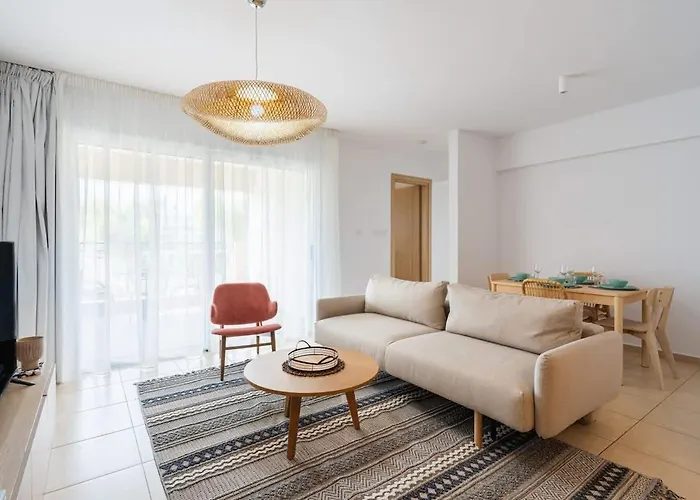 2br With Amazing View And Pool In Kiti